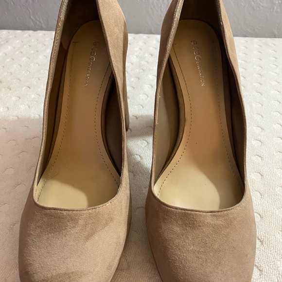 NWOT BCBG Generation Suede Pump - Picture 14 of 16
